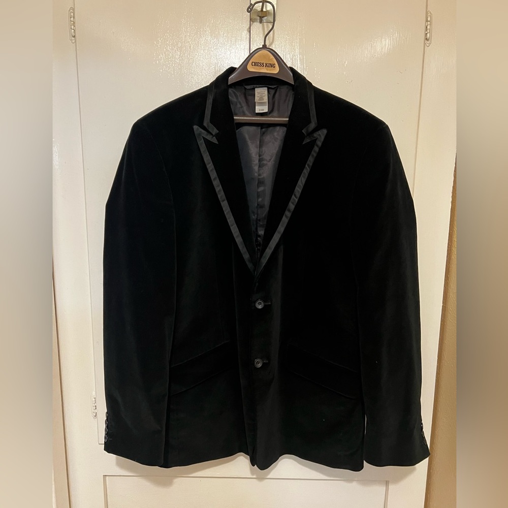 Men’s Claiborne velvet blazer size 48R.